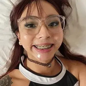 She Licked Her Fingers, Snapped a Pic, and Moaned