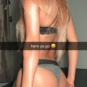 She Snapped Her Boobs in the Mirror With No Flash